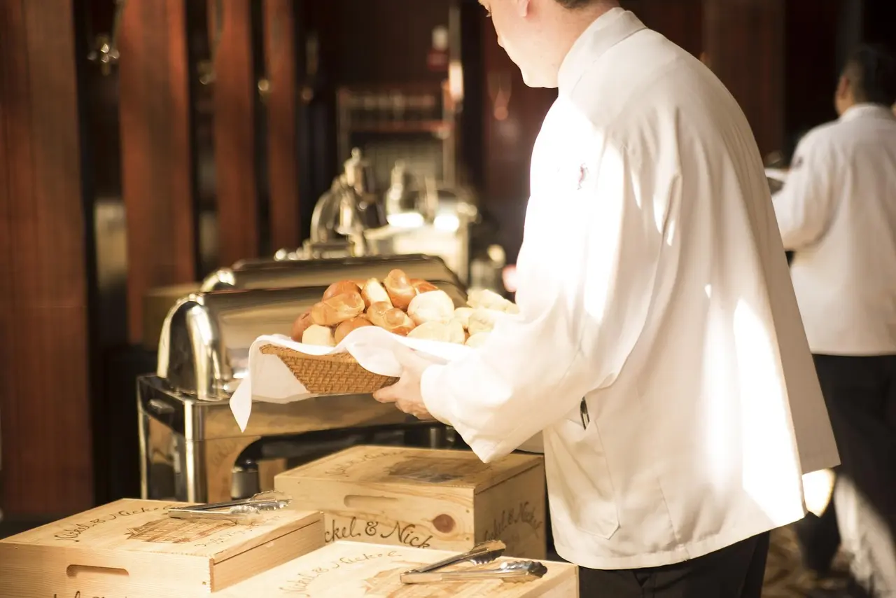 Se former pour travailler en restauration et profiter d’horaires stables et d’un emploi sûr